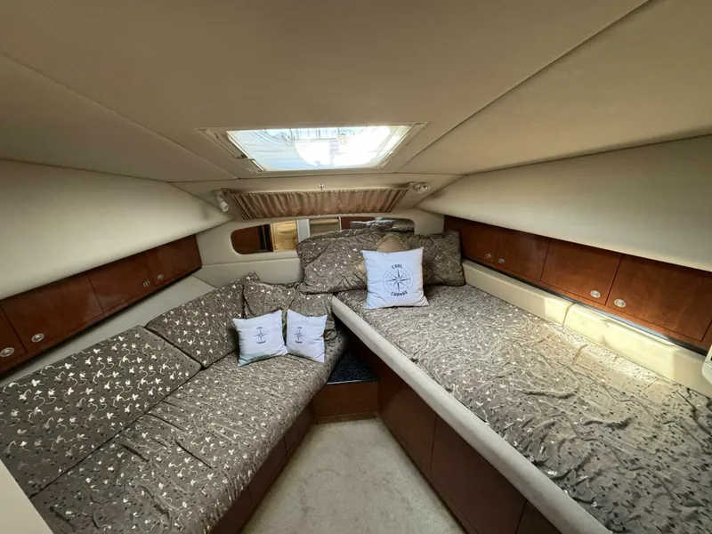 Slide: The Image of Sea Ray 39 Motor Yacht 2004 - 29