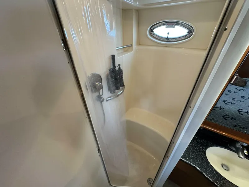 Slide: The Image of Sea Ray 39 Motor Yacht 2004 - 38