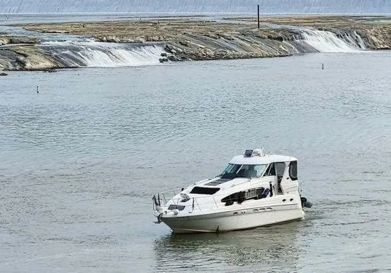 Slide: The Image of Sea Ray 39 Motor Yacht 2004 - 61