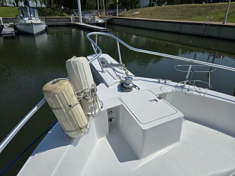 Slide: The Image of Mainship 390 2001 - 15