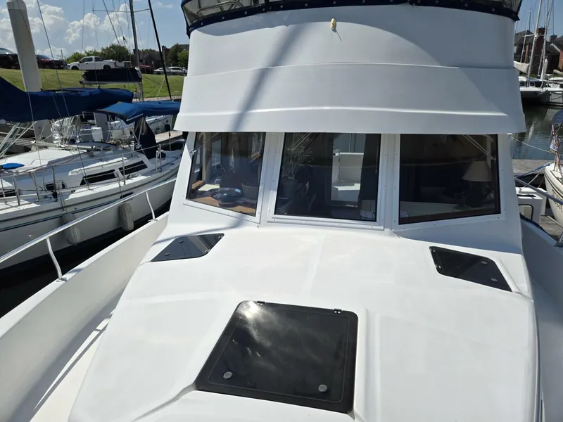Slide: The Image of Mainship 390 2001 - 17