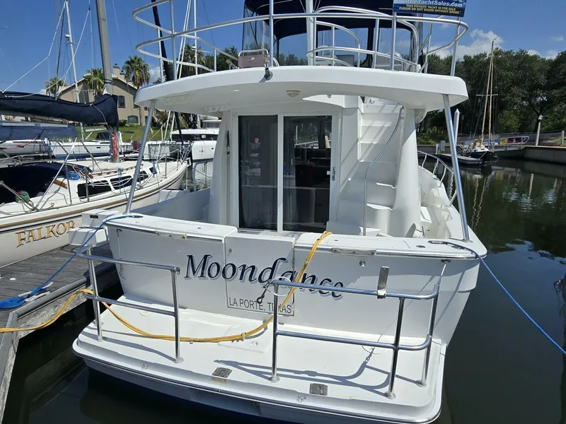Slide: The Image of Mainship 390 2001 - 3