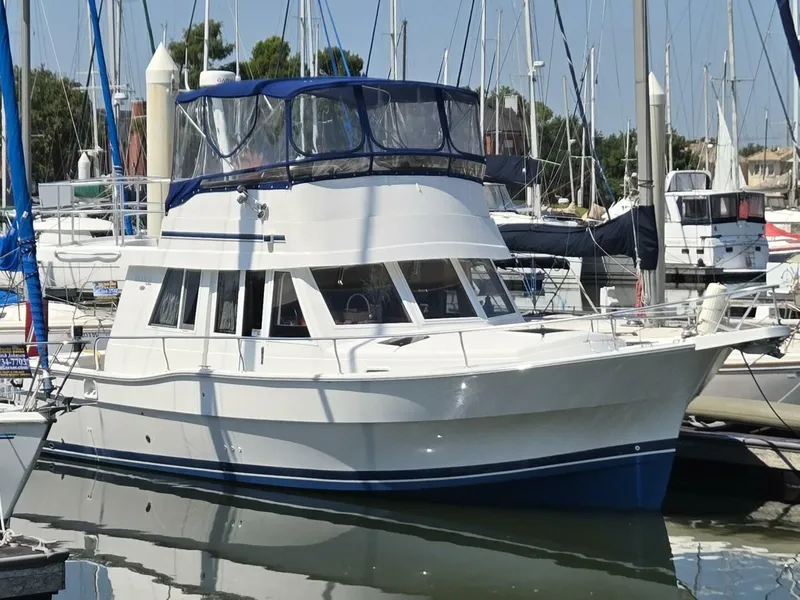 Slide: The Image of Mainship 390 2001 - 5