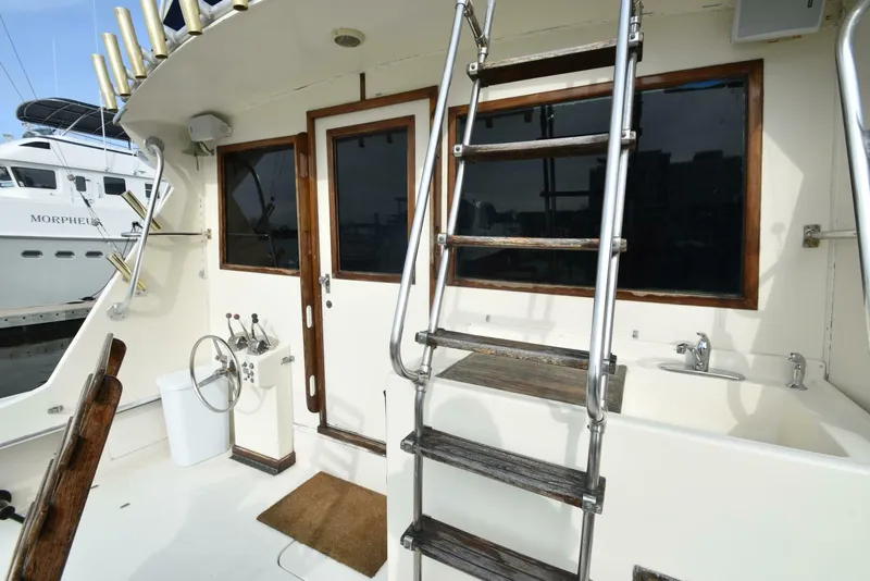 Slide: The Image of Hatteras 46 Convertible 1978 - 10