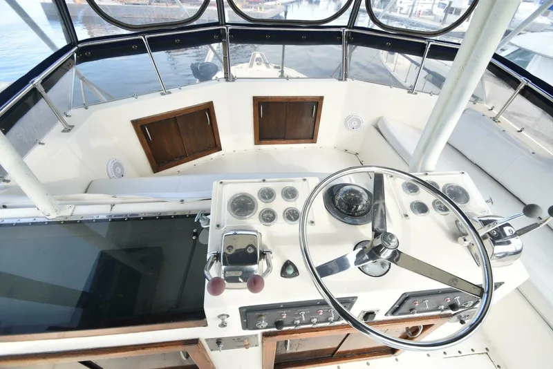 Slide: The Image of Hatteras 46 Convertible 1978 - 17