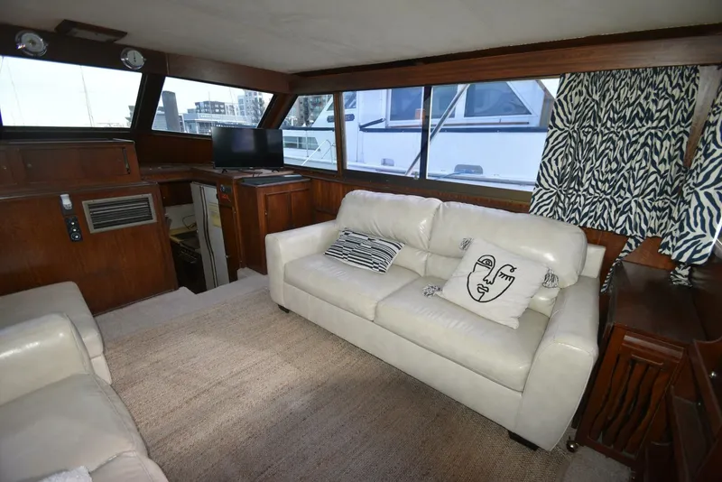Slide: The Image of Hatteras 46 Convertible 1978 - 22