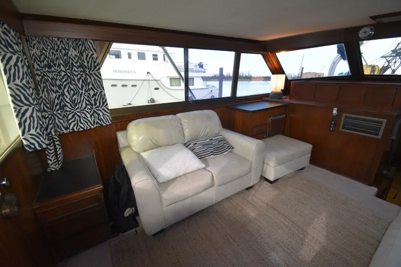 Slide: The Image of Hatteras 46 Convertible 1978 - 23