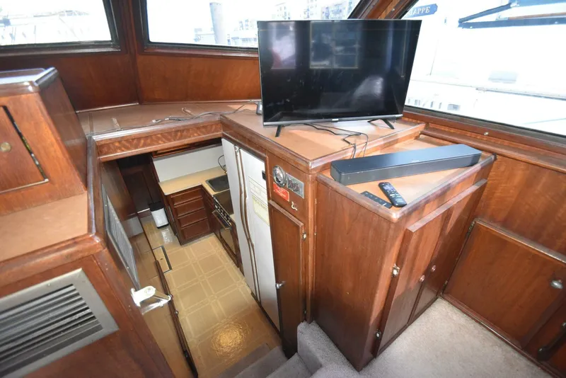 Slide: The Image of Hatteras 46 Convertible 1978 - 32