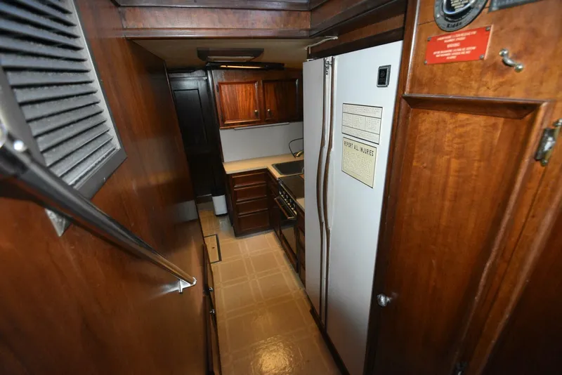 Slide: The Image of Hatteras 46 Convertible 1978 - 33