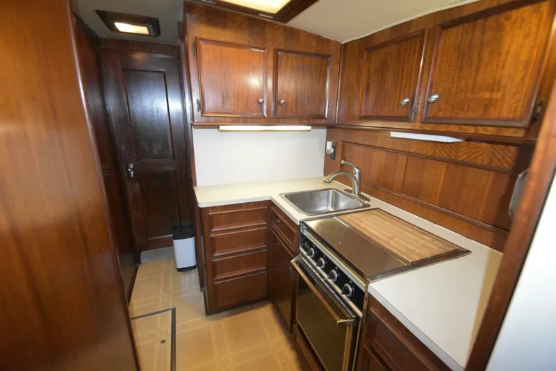 Slide: The Image of Hatteras 46 Convertible 1978 - 35