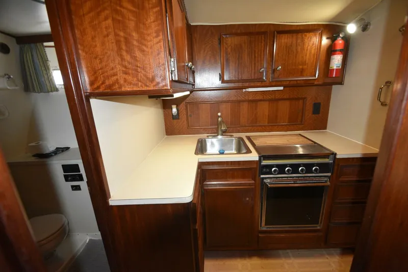 Slide: The Image of Hatteras 46 Convertible 1978 - 36