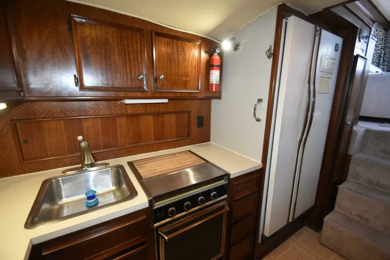 Slide: The Image of Hatteras 46 Convertible 1978 - 37