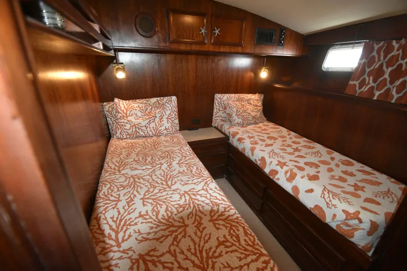 Slide: The Image of Hatteras 46 Convertible 1978 - 41