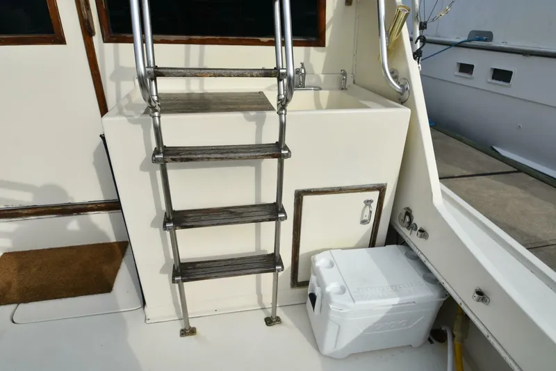 Slide: The Image of Hatteras 46 Convertible 1978 - 9