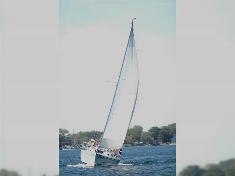 Slide: The Image of Catalina Capri 26 Wing Keel 1990 - 6
