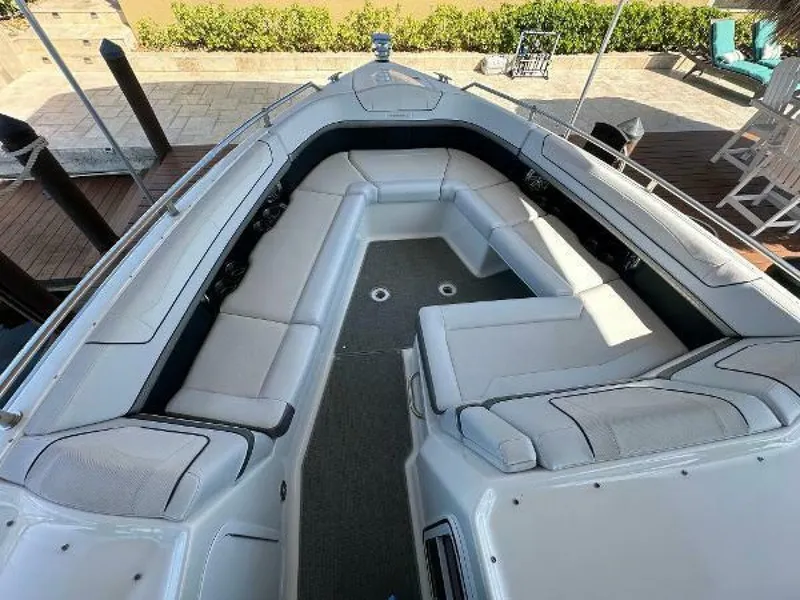 Slide: The Image of Formula 350 Crossover Bowrider 2020 - 13
