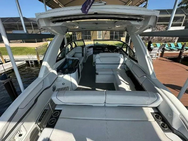 Slide: The Image of Formula 350 Crossover Bowrider 2020 - 15