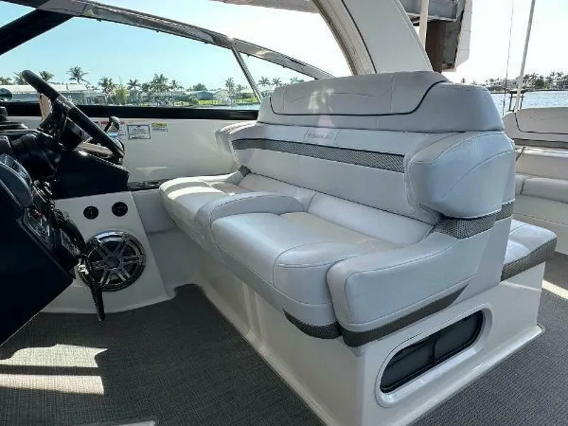 Slide: The Image of Formula 350 Crossover Bowrider 2020 - 19