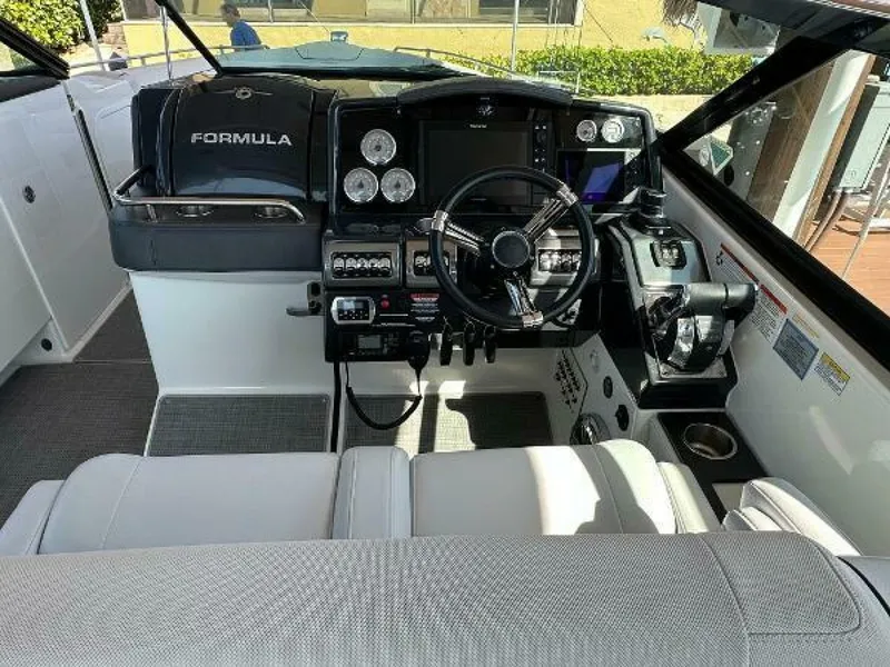 Slide: The Image of Formula 350 Crossover Bowrider 2020 - 21