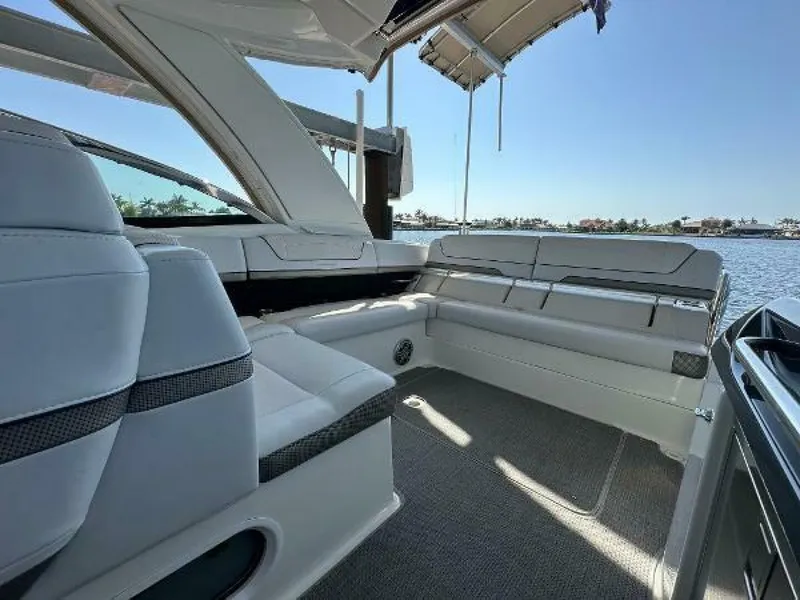 Slide: The Image of Formula 350 Crossover Bowrider 2020 - 24