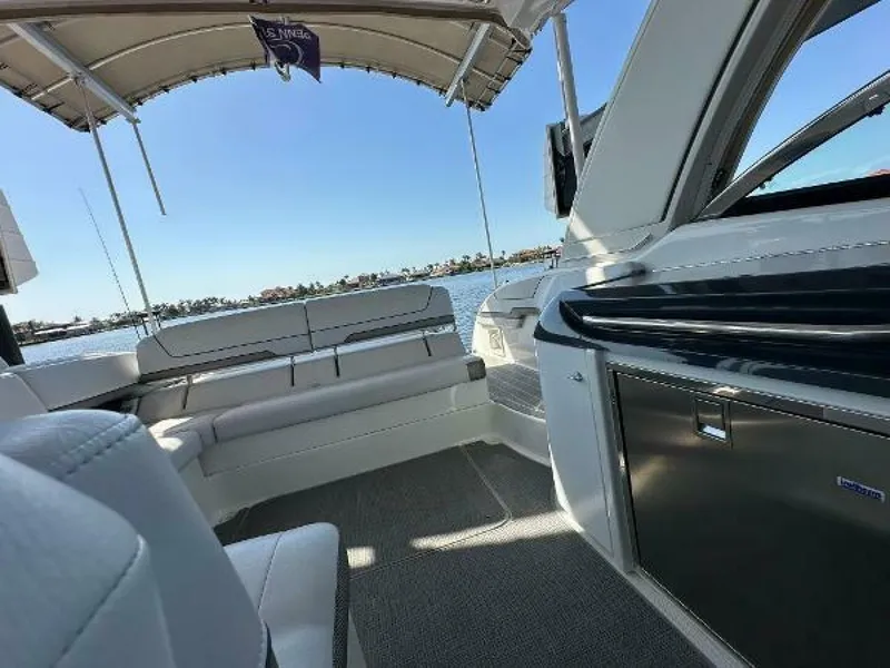 Slide: The Image of Formula 350 Crossover Bowrider 2020 - 25
