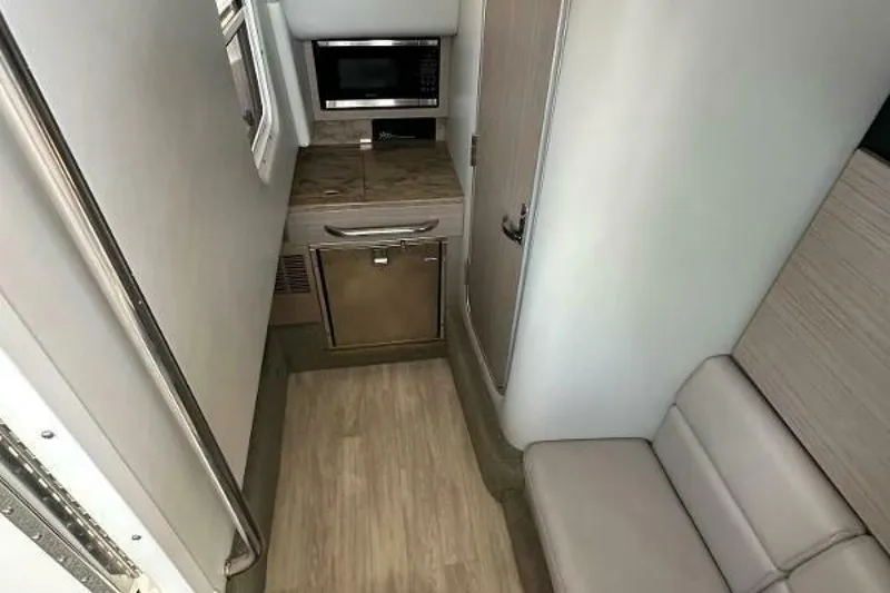 Slide: The Image of Formula 350 Crossover Bowrider 2020 - 28