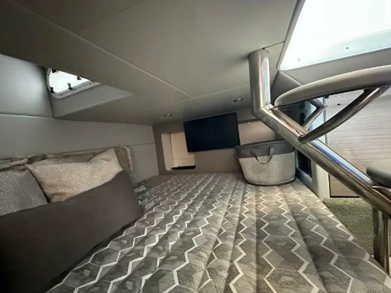 Slide: The Image of Formula 350 Crossover Bowrider 2020 - 31
