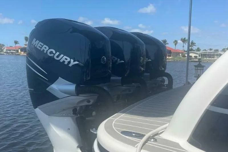 Slide: The Image of Formula 350 Crossover Bowrider 2020 - 9