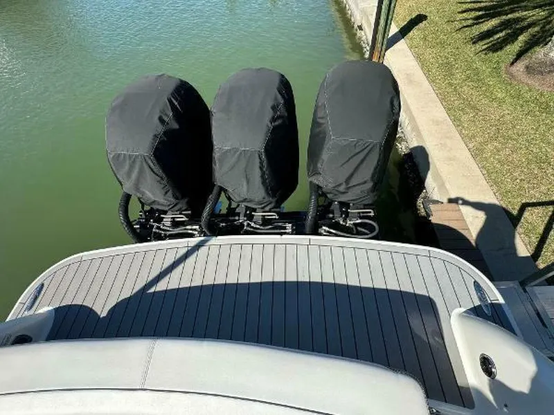 Slide: The Image of Formula 350 Crossover Bowrider 2020 - 10