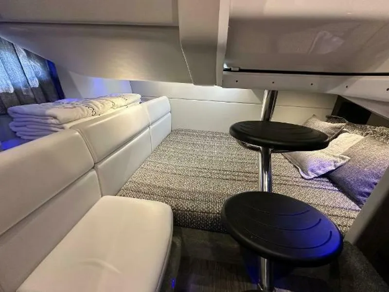 Slide: The Image of Formula 350 Crossover Bowrider 2020 - 26