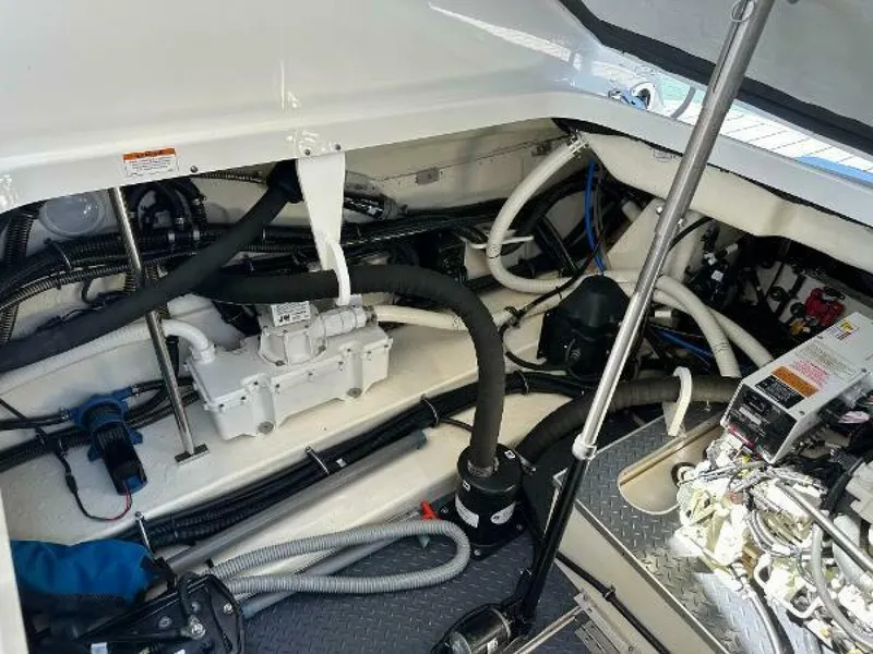 Slide: The Image of Formula 350 Crossover Bowrider 2020 - 31