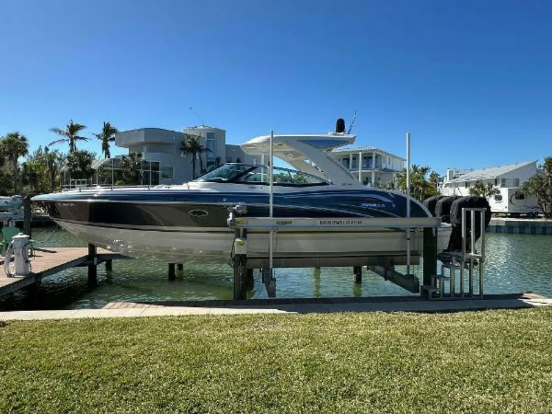 Slide: The Image of Formula 350 Crossover Bowrider 2020 - 6