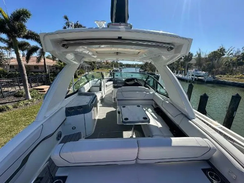 Slide: The Image of Formula 350 Crossover Bowrider 2020 - 8