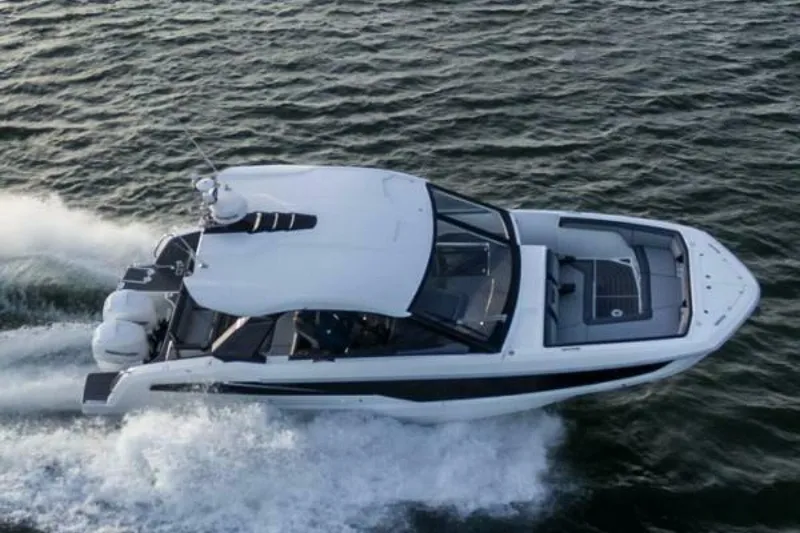 Slide: The Image of Galeon 325 GTO 2022 - 10