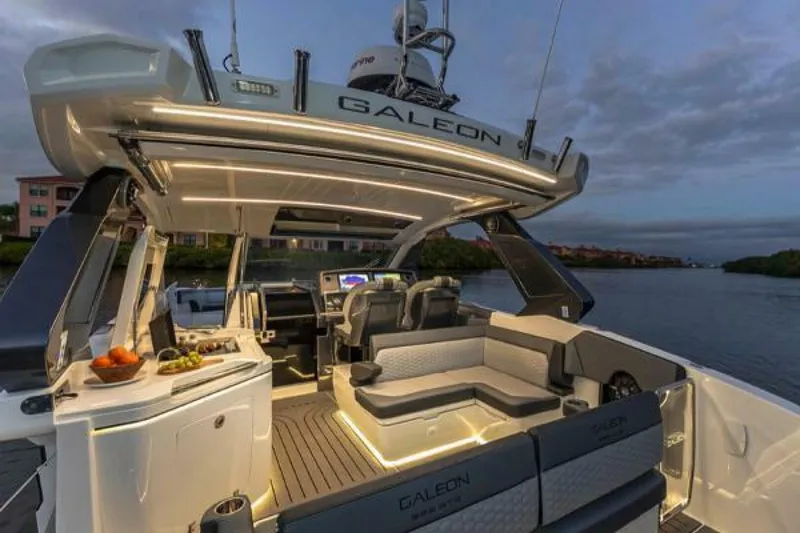 Slide: The Image of Galeon 325 GTO 2022 - 15