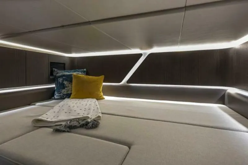 Slide: The Image of Galeon 325 GTO 2022 - 18
