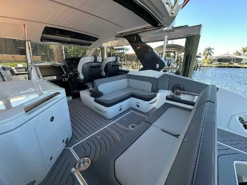 Slide: The Image of Galeon 325 GTO 2022 - 21