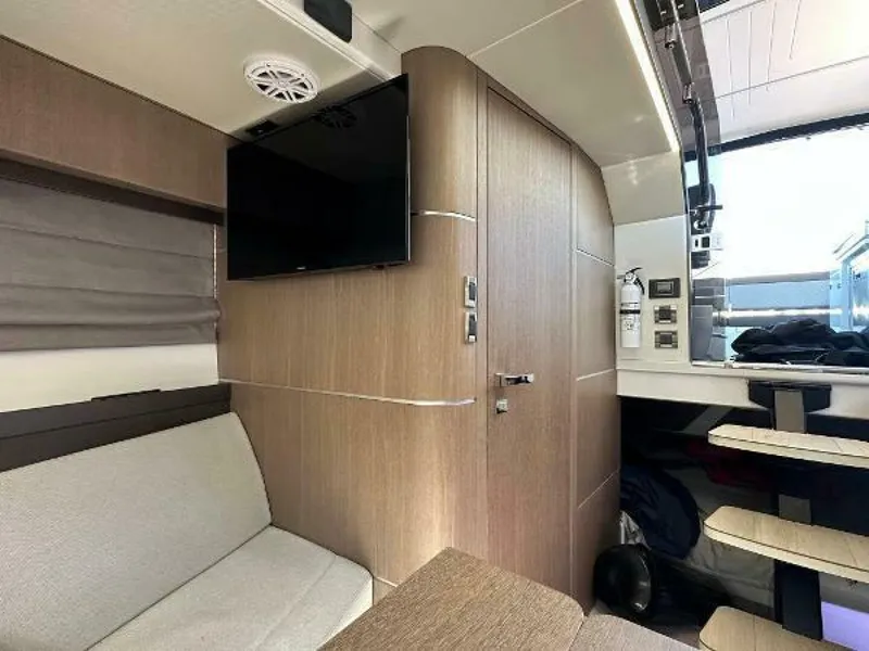 Slide: The Image of Galeon 325 GTO 2022 - 33