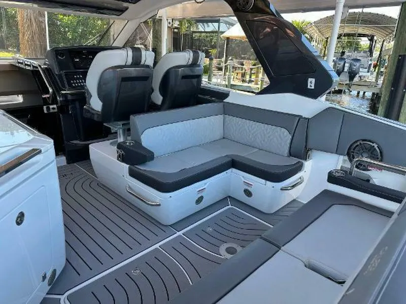 Slide: The Image of Galeon 325 GTO 2022 - 43