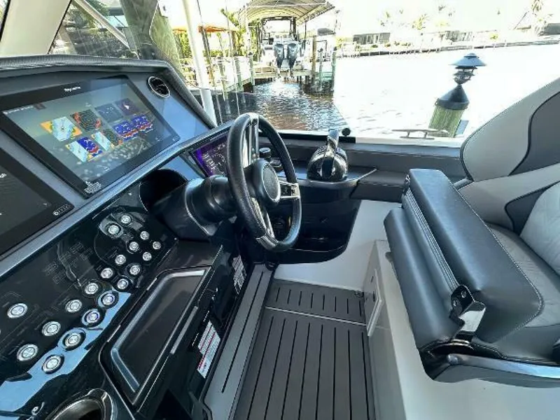 Slide: The Image of Galeon 325 GTO 2022 - 63