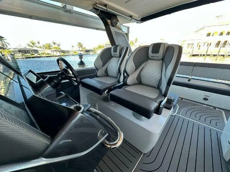 Slide: The Image of Galeon 325 GTO 2022 - 64