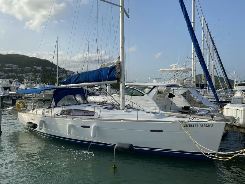 The Image of Beneteau Oceanis 43 2010 - 0