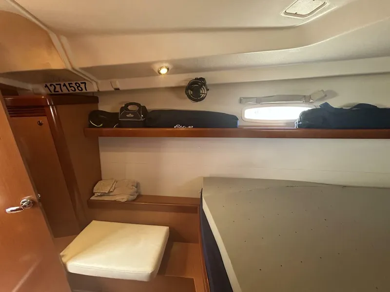 Slide: The Image of Beneteau Oceanis 43 2010 - 28
