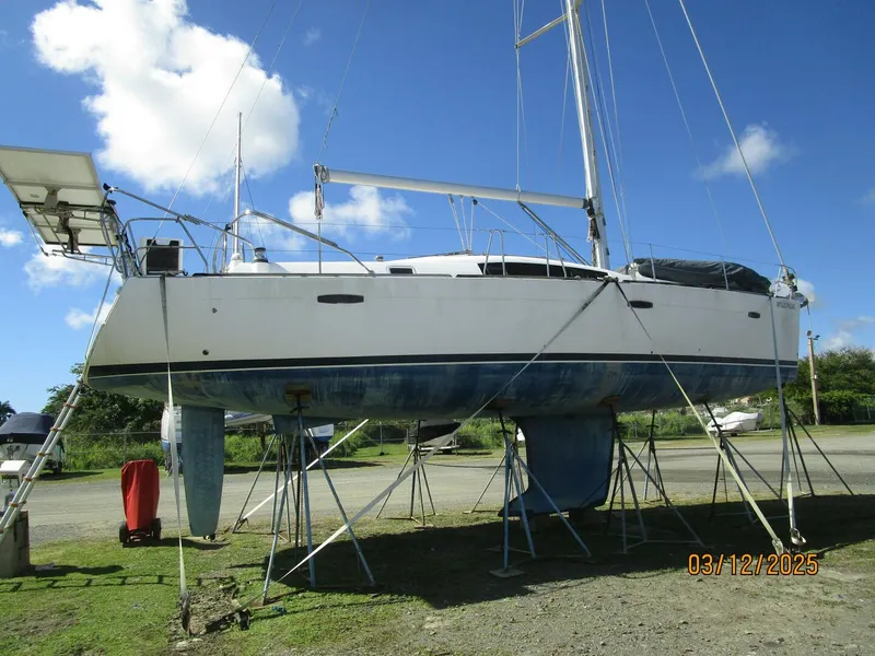 Slide: The Image of Beneteau Oceanis 43 2010 - 46