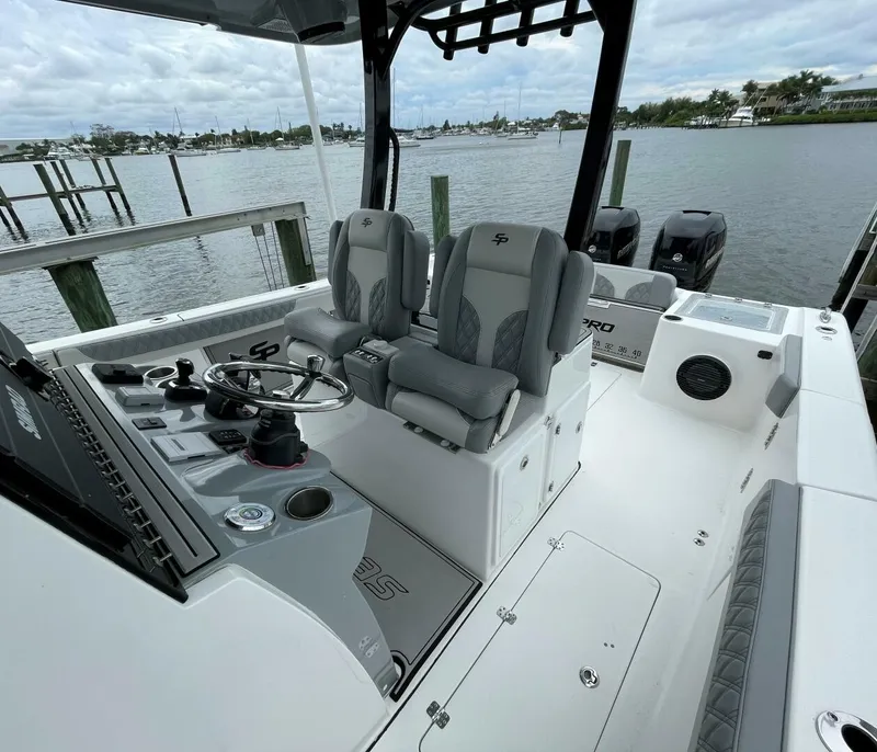 Slide: The Image of Sea Pro 320 DLX 2023 - 11