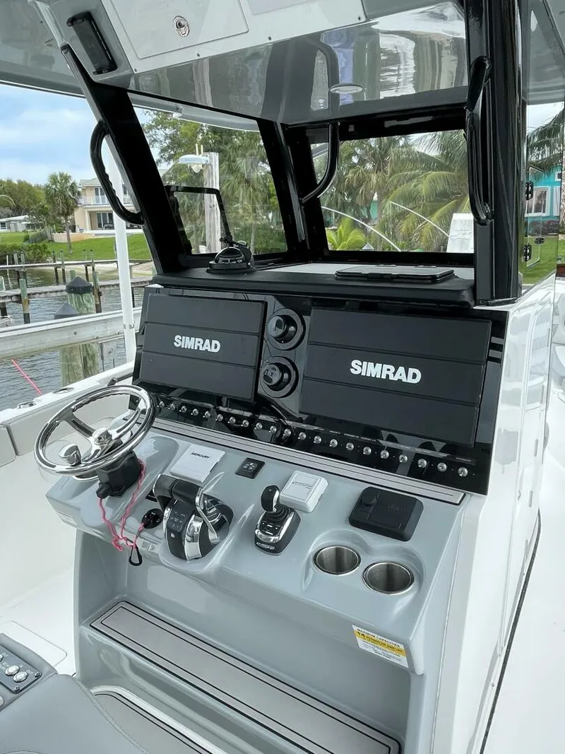 Slide: The Image of Sea Pro 320 DLX 2023 - 19