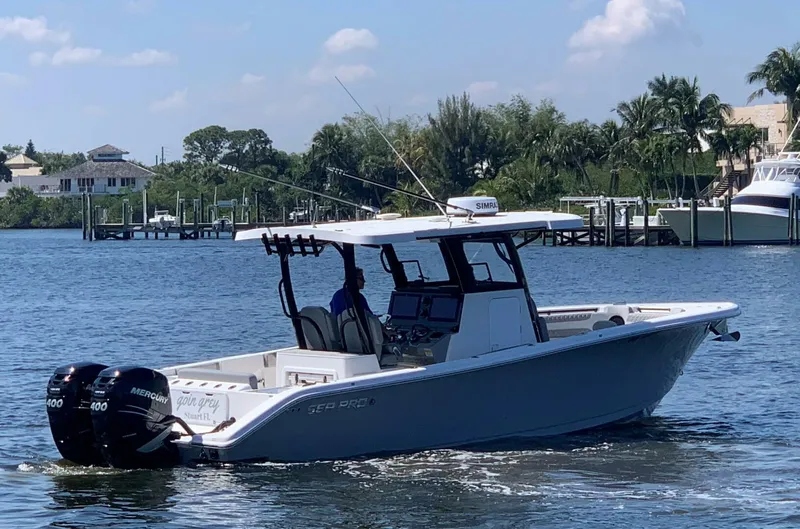 Slide: The Image of Sea Pro 320 DLX 2023 - 2