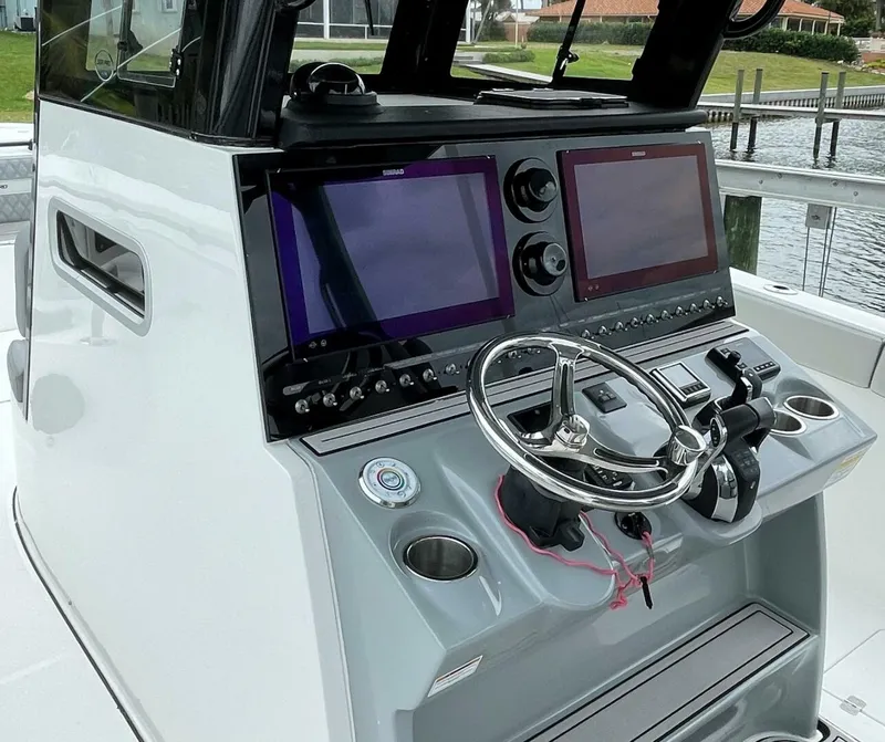 Slide: The Image of Sea Pro 320 DLX 2023 - 23