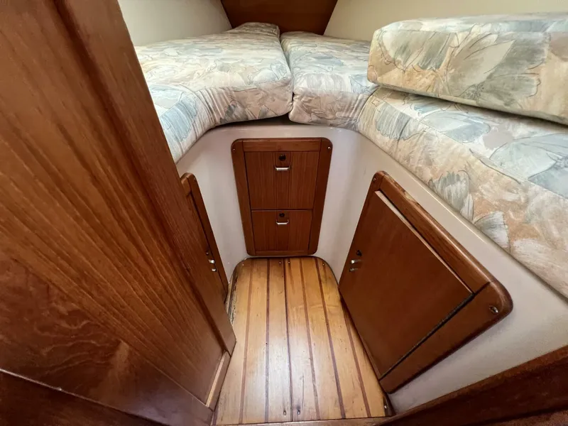 Slide: The Image of Catalina 320 1994 - 45