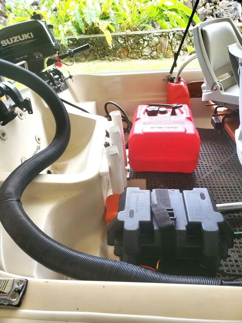 Slide: The Image of Boston Whaler 130 Sport 1990 - 4